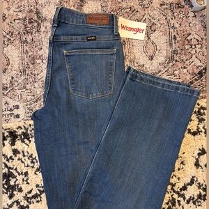 NWT Wrangler High-rise Straight-Leg Jeans